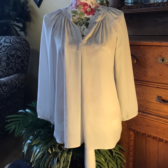 Emma & Olivia Tops - Emma & Olivia V-Neck Light Gray Top Emma & Olivia Tops - Emma & Olivia V-Neck Light Gray Top